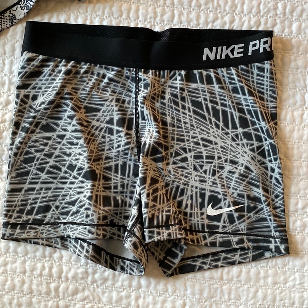 Nike pro shorts size large
